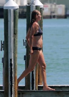 Uma Thurman feet photo thumbnail