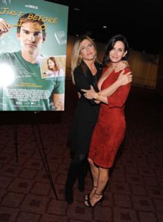 Courteney Cox feet photo thumbnail