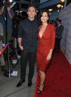 Courteney Cox feet photo thumbnail