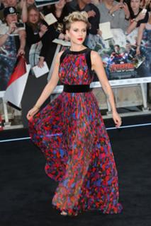 Scarlett Johansson feet photo thumbnail