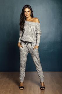 Isis Valverde feet photo thumbnail