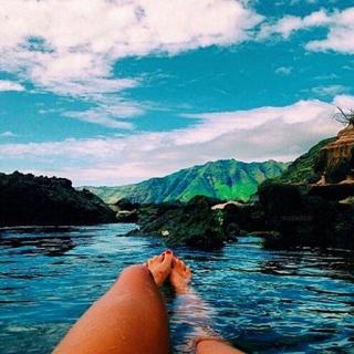 Isis Valverde feet photo thumbnail
