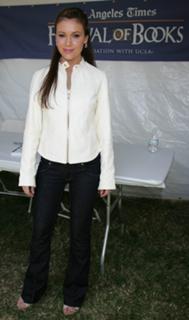 Alyssa Milano feet photo thumbnail