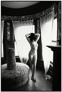 Anne Hathaway feet photo thumbnail