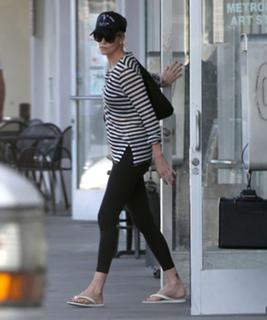 Charlize Theron feet photo thumbnail