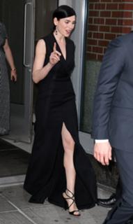 Julianna Margulies feet photo thumbnail