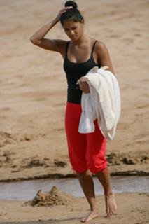 Nicole Scherzinger feet photo thumbnail