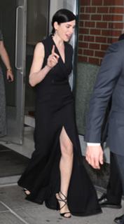 Julianna Margulies feet photo thumbnail