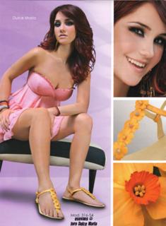Dulce María feet photo thumbnail