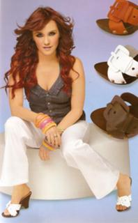 Dulce María feet photo thumbnail