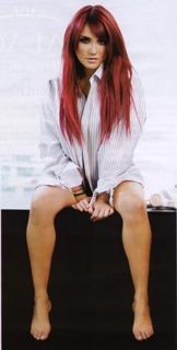 Dulce María feet photo thumbnail