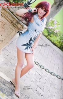 Dulce María feet photo thumbnail