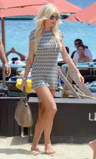 Victoria Silvstedt feet photo thumbnail