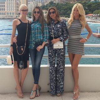 Victoria Silvstedt feet photo thumbnail