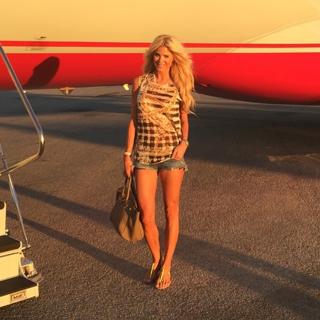 Victoria Silvstedt feet photo thumbnail