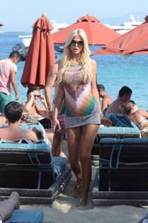 Victoria Silvstedt feet photo thumbnail