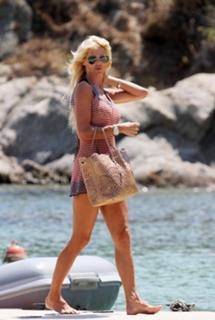 Victoria Silvstedt feet photo thumbnail