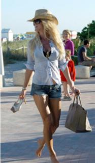 Victoria Silvstedt feet photo thumbnail