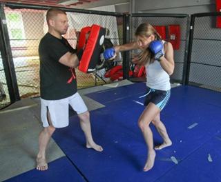 Karolina Kowalkiewicz feet photo thumbnail