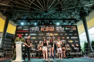 Karolina Kowalkiewicz feet photo thumbnail