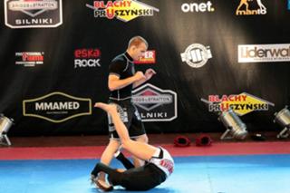 Karolina Kowalkiewicz feet photo thumbnail