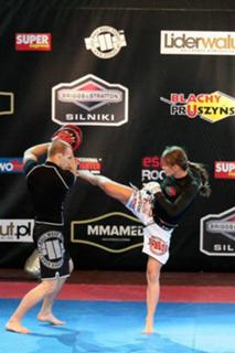 Karolina Kowalkiewicz feet photo thumbnail