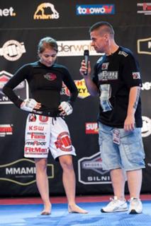 Karolina Kowalkiewicz feet photo thumbnail