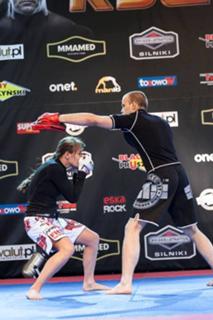 Karolina Kowalkiewicz feet photo thumbnail