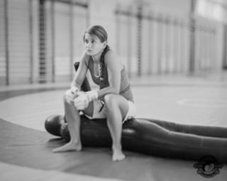 Karolina Kowalkiewicz feet photo thumbnail
