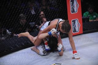 Karolina Kowalkiewicz feet photo thumbnail