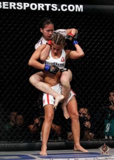 Karolina Kowalkiewicz feet photo thumbnail