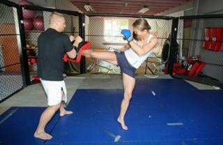 Karolina Kowalkiewicz feet photo thumbnail