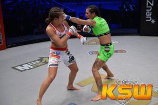 Karolina Kowalkiewicz feet photo thumbnail
