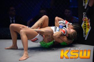 Karolina Kowalkiewicz feet photo thumbnail