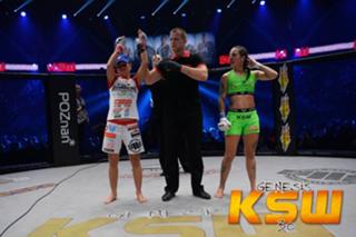 Karolina Kowalkiewicz feet photo thumbnail