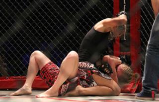 Karolina Kowalkiewicz feet photo thumbnail