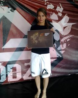 Karolina Kowalkiewicz feet photo thumbnail