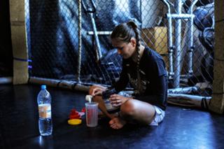 Karolina Kowalkiewicz feet photo thumbnail