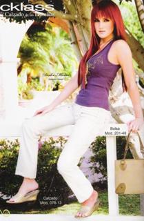 Dulce María feet photo thumbnail