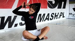 Karolina Kowalkiewicz feet photo thumbnail