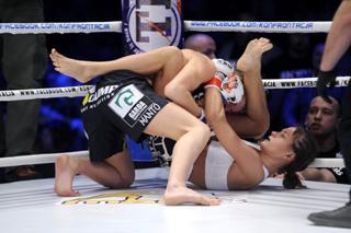 Karolina Kowalkiewicz feet photo thumbnail