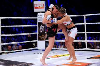 Karolina Kowalkiewicz feet photo thumbnail