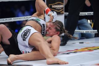Karolina Kowalkiewicz feet photo thumbnail