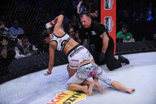 Karolina Kowalkiewicz feet photo thumbnail