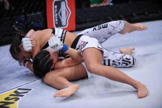 Karolina Kowalkiewicz feet photo thumbnail
