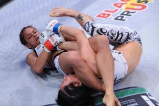 Karolina Kowalkiewicz feet photo thumbnail