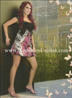 Dulce María feet photo thumbnail