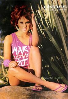 Dulce María feet photo thumbnail