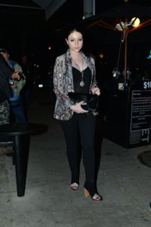 Michelle Trachtenberg feet photo thumbnail