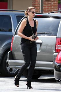 Cindy Crawford feet photo thumbnail